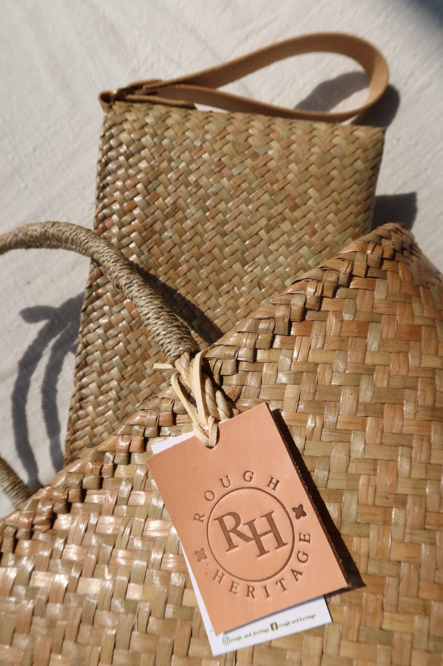 Clutch handwoven Krajood with poly holder /Natural color