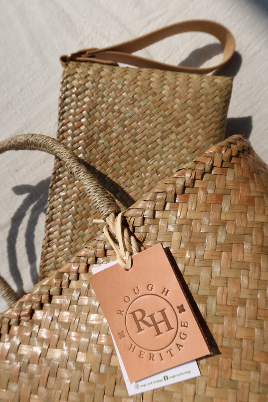 Clutch handwoven Krajood with poly holder /Natural color