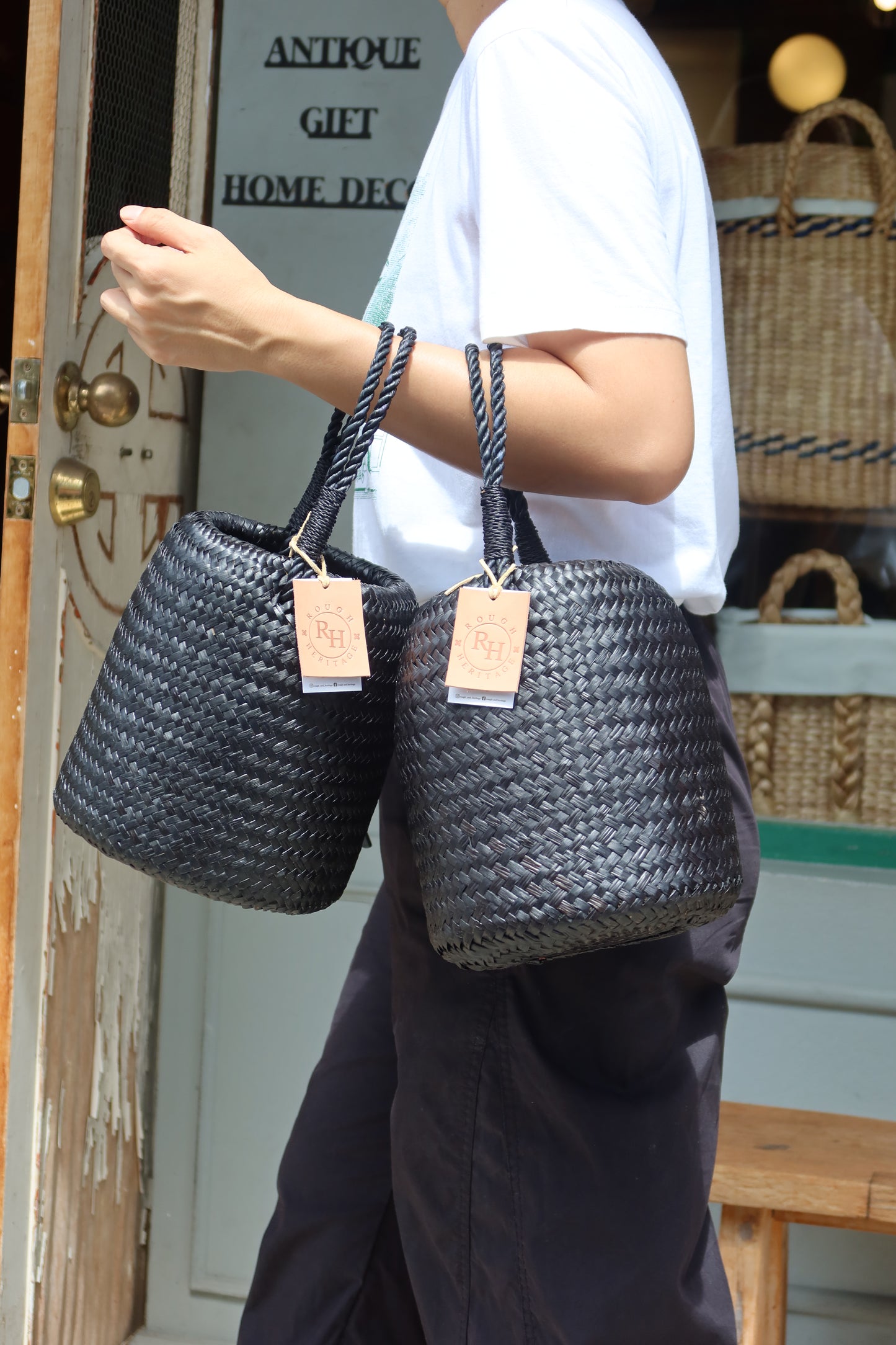 Black Bubble Krajood Basket / Black color