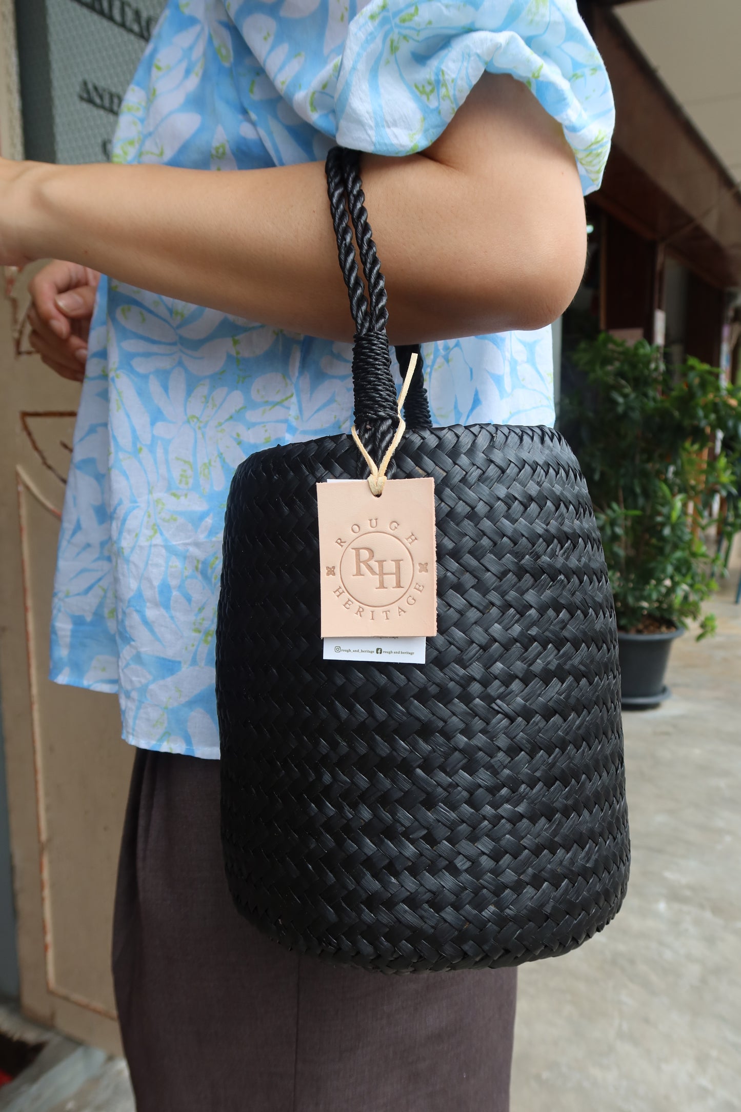 Black Bubble Krajood Basket / Black color