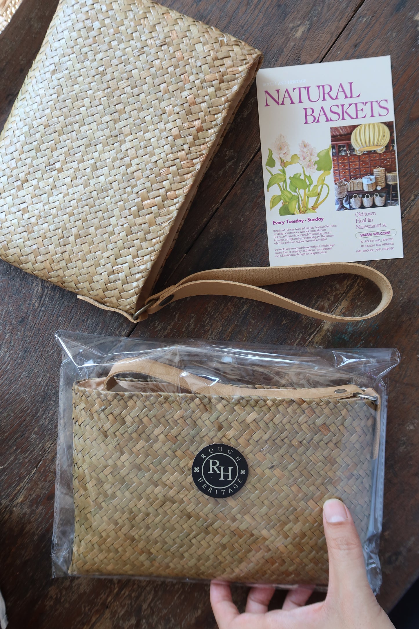 Clutch handwoven Krajood with poly holder /Natural color